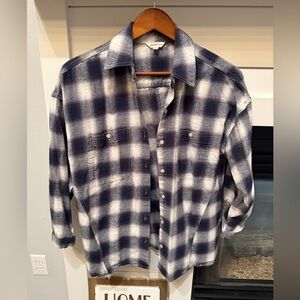 Men's max atudion extremely soft size Medium navy blue &  White Plaid Shirt